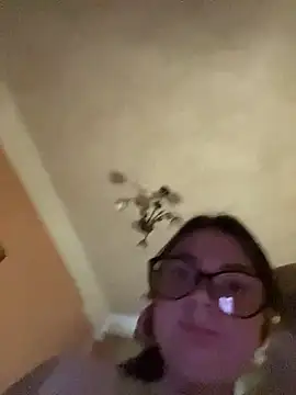 Snapshot of DearAlise chatting on December 2025 12:23:02 PM DearAlise online show from December 2025 12:23:02 PM