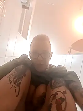 Snapshot of Astrid-Gilbert chatting on February 2025 12:04:01 AM Astrid-Gilbert online show from February 2025 12:04:01 AM