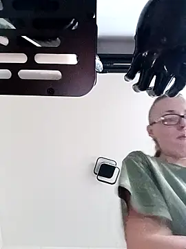 Snapshot of Astrid-Gilbert chatting on February 2025 03:17:01 PM Astrid-Gilbert online show from February 2025 03:17:01 PM