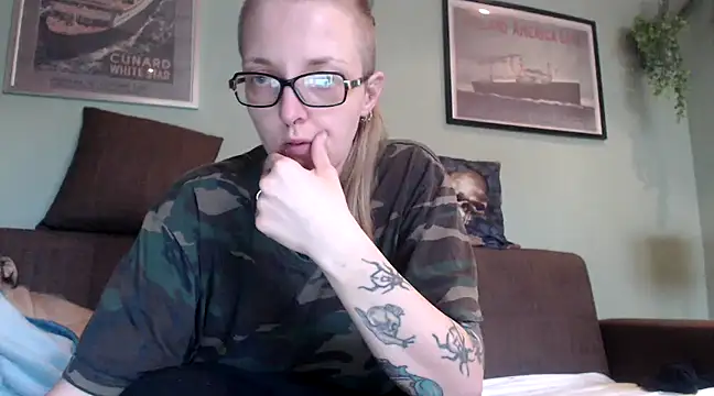 Snapshot of Astrid-Gilbert chatting on February 2025 08:59:02 AM Astrid-Gilbert online show from February 2025 08:59:02 AM