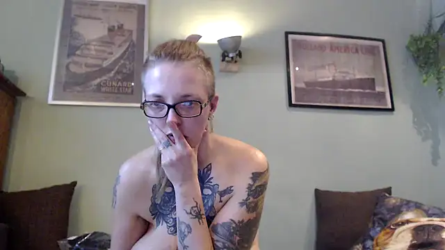 Snapshot of Astrid-Gilbert chatting on March 2025 10:43:01 PM Astrid-Gilbert online show from March 2025 10:43:01 PM