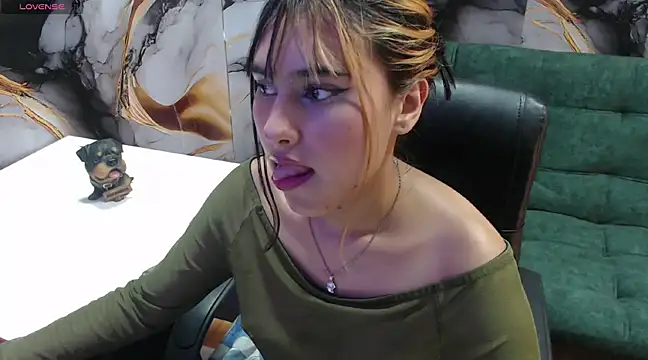 Snapshot of emily_fox_3 chatting on February 2025 06:03:01 PM emily fox 3 online show from February 2025 06:03:01 PM