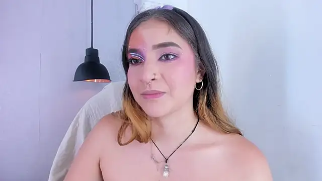 Shanntal  online show from September 2025 07:25:02 PM