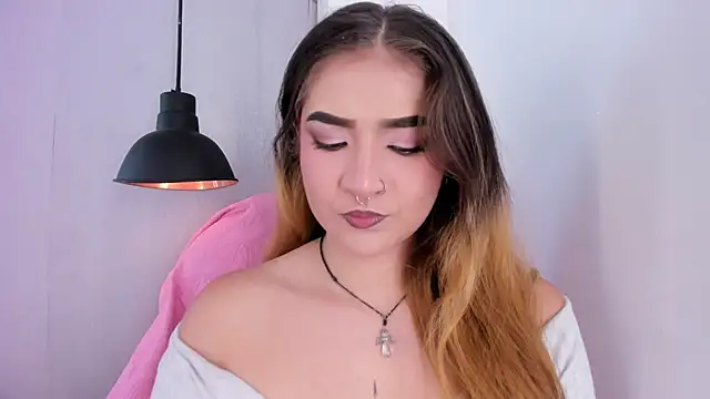 Shanntal  online show from October 2025 07:45:01 PM