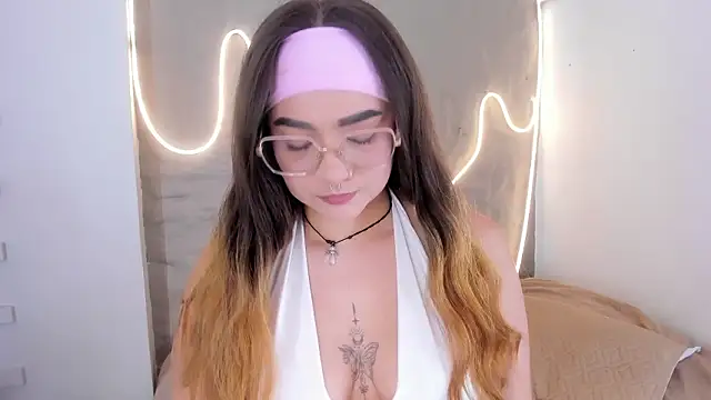 Shanntal  online show from March 2026 07:52:01 PM