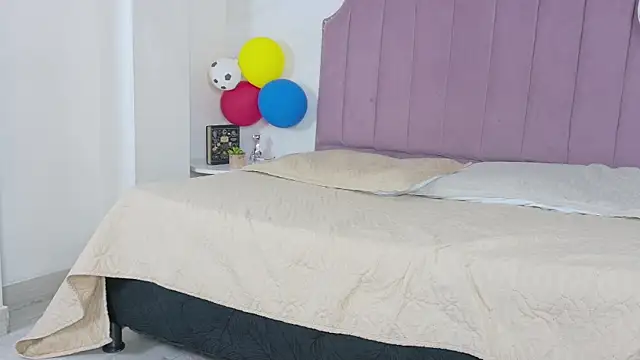 Shanntal  online show from June 2026 07:59:02 PM