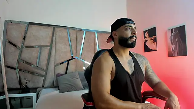 Snapshot of LeandroRusso chatting on February 2025 07:47:02 PM LeandroRusso online show from February 2025 07:47:02 PM