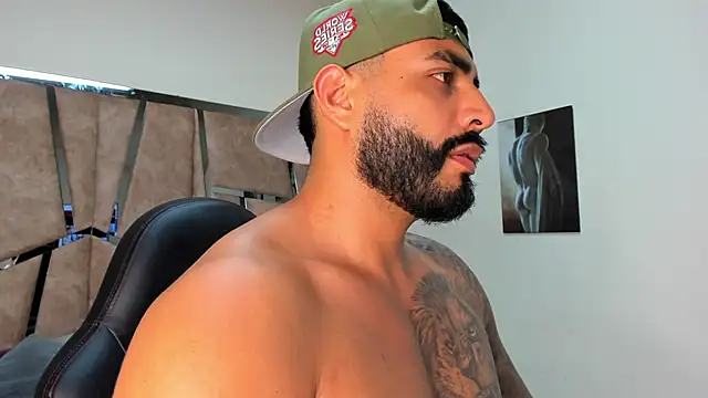 Snapshot of LeandroRusso chatting on February 2025 12:41:01 AM LeandroRusso online show from February 2025 12:41:01 AM