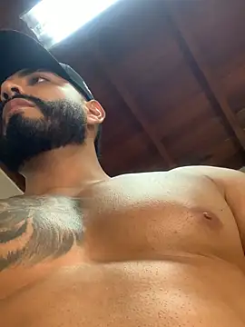 Snapshot of LeandroRusso chatting on February 2025 11:48:01 PM LeandroRusso online show from February 2025 11:48:01 PM