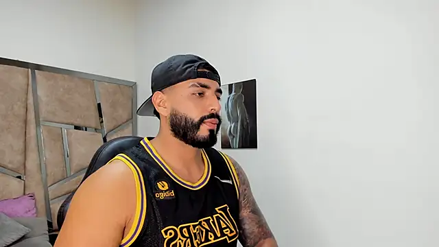 Snapshot of LeandroRusso chatting on February 2025 09:44:02 PM LeandroRusso online show from February 2025 09:44:02 PM