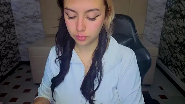 Hela v online show from April 2026 01:05:02 PM