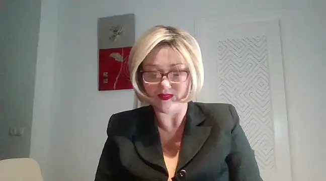 Snapshot of Luzia-Sal chatting on January 2025 10:30:02 PM Luzia-Sal online show from January 2025 10:30:02 PM