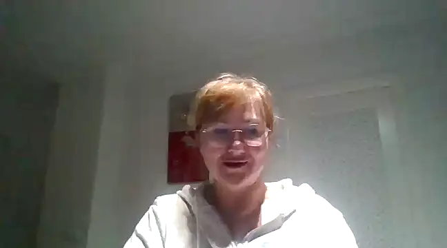 Snapshot of Luzia-Sal chatting on February 2025 10:30:01 PM Luzia-Sal online show from February 2025 10:30:01 PM