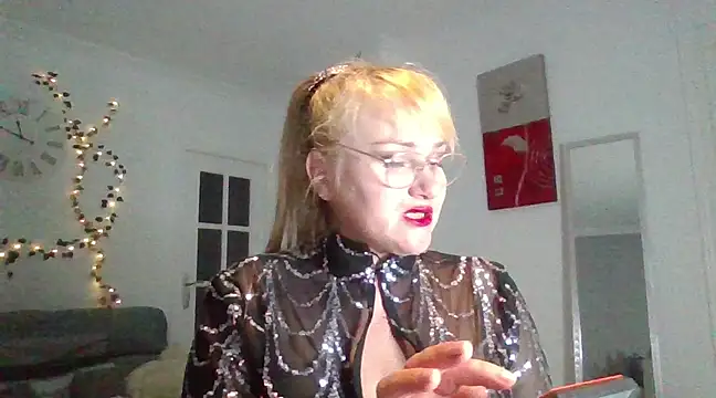 Snapshot of Luzia-Sal chatting on February 2025 11:15:01 PM Luzia-Sal online show from February 2025 11:15:01 PM