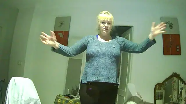 Snapshot of Luzia-Sal chatting on February 2025 10:36:01 PM Luzia-Sal online show from February 2025 10:36:01 PM