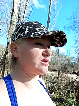 Snapshot of Luzia-Sal chatting on February 2025 02:54:02 PM Luzia-Sal online show from February 2025 02:54:02 PM