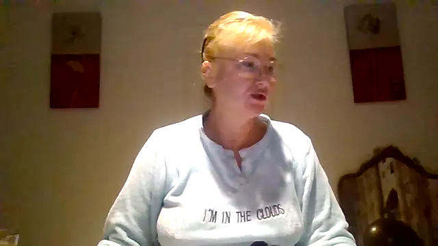 Snapshot of Luzia-Sal chatting on February 2025 03:50:01 AM Luzia-Sal online show from February 2025 03:50:01 AM