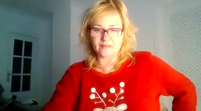 Snapshot of Luzia-Sal chatting on March 2025 09:21:01 AM Luzia-Sal online show from March 2025 09:21:01 AM