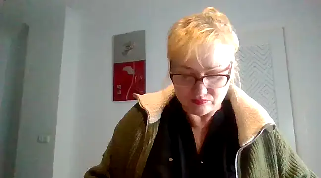 Snapshot of Luzia-Sal chatting on March 2025 06:45:02 PM Luzia-Sal online show from March 2025 06:45:02 PM