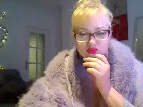 Snapshot of Luzia-Sal chatting on March 2025 09:59:02 PM Luzia-Sal online show from March 2025 09:59:02 PM