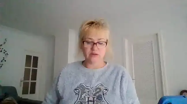 Snapshot of Luzia-Sal chatting on March 2025 08:13:01 AM Luzia-Sal online show from March 2025 08:13:01 AM