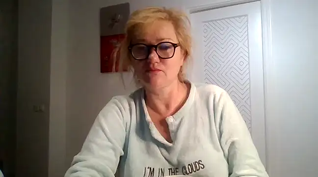 Snapshot of Luzia-Sal chatting on March 2025 06:48:02 AM Luzia-Sal online show from March 2025 06:48:02 AM