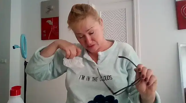 Snapshot of Luzia-Sal chatting on March 2025 09:46:01 AM Luzia-Sal online show from March 2025 09:46:01 AM