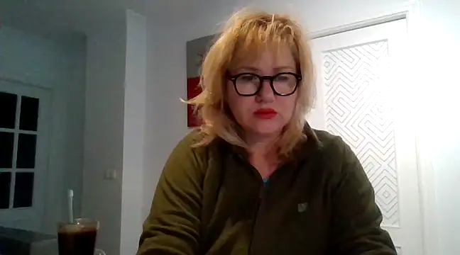 Snapshot of Luzia-Sal chatting on March 2025 05:57:01 PM Luzia-Sal online show from March 2025 05:57:01 PM