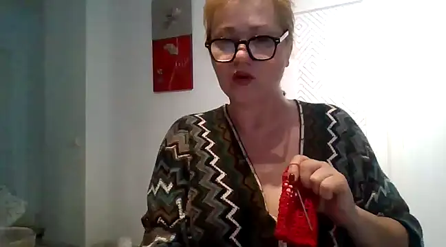 Snapshot of Luzia-Sal chatting on March 2025 05:48:02 PM Luzia-Sal online show from March 2025 05:48:02 PM