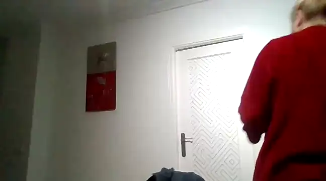 Snapshot of Luzia-Sal chatting on March 2025 06:27:01 AM Luzia-Sal online show from March 2025 06:27:01 AM