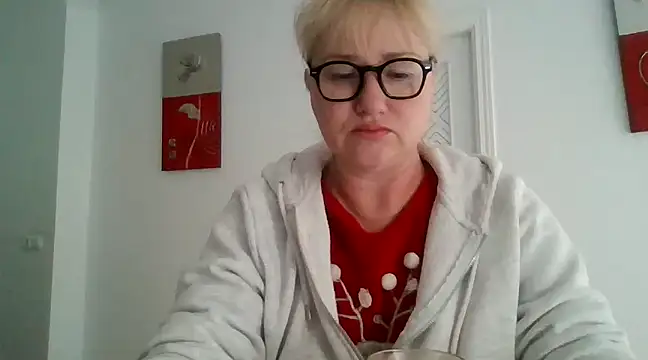 Snapshot of Luzia-Sal chatting on March 2025 10:06:02 AM Luzia-Sal online show from March 2025 10:06:02 AM