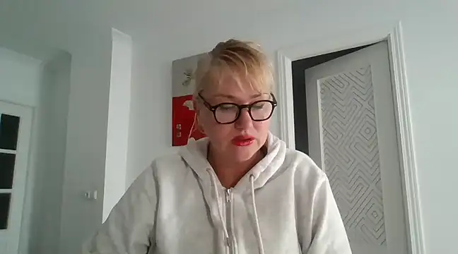 Snapshot of Luzia-Sal chatting on March 2025 02:25:02 PM Luzia-Sal online show from March 2025 02:25:02 PM