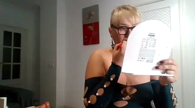 Snapshot of Luzia-Sal chatting on March 2025 10:26:01 PM Luzia-Sal online show from March 2025 10:26:01 PM