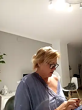 Snapshot of Luzia-Sal chatting on September 2025 06:02:01 AM Luzia-Sal online show from September 2025 06:02:01 AM