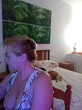 Snapshot of Luzia-Sal chatting on October 2025 06:41:02 PM Luzia-Sal online show from October 2025 06:41:02 PM