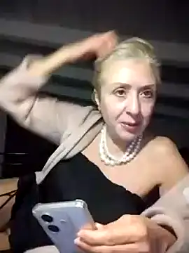 Snapshot of divinaerotica chatting on November 2025 06:08:01 PM divinaerotica online show from November 2025 06:08:01 PM