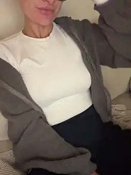 Phoebe Lily online show from October 2025 07:24:02 PM