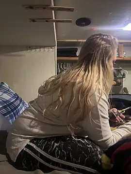 Snapshot of kcmo1010 chatting on January 2026 07:23:01 AM kcmo1010 online show from January 2026 07:23:01 AM