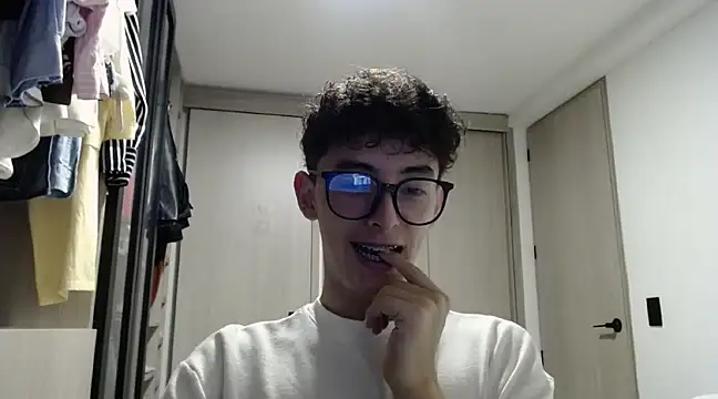 miketwink online show from March 2025 01:00:01 AM