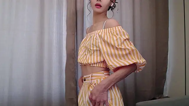 Fudzik0 online show from October 2025 05:20:02 AM