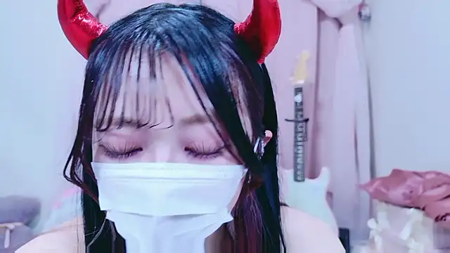 Snapshot of Megu-mimi chatting on December 2025 01:42:01 PM Megu-mimi online show from December 2025 01:42:01 PM