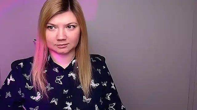 Snapshot of Lola_moree chatting on February 2025 12:22:02 PM Lola moree online show from February 2025 12:22:02 PM