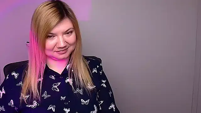 Snapshot of Lola_moree chatting on February 2025 03:26:01 PM Lola moree online show from February 2025 03:26:01 PM