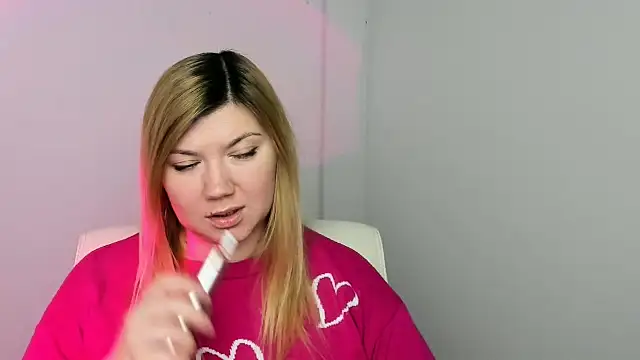 Snapshot of Lola_moree chatting on February 2025 12:27:02 PM Lola moree online show from February 2025 12:27:02 PM