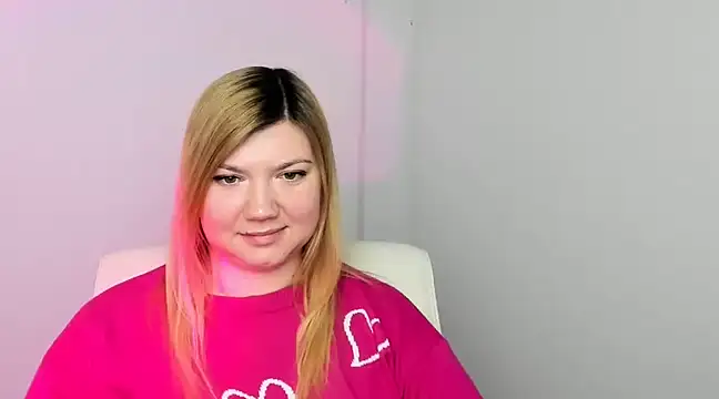 Snapshot of Lola_moree chatting on February 2025 03:31:02 PM Lola moree online show from February 2025 03:31:02 PM