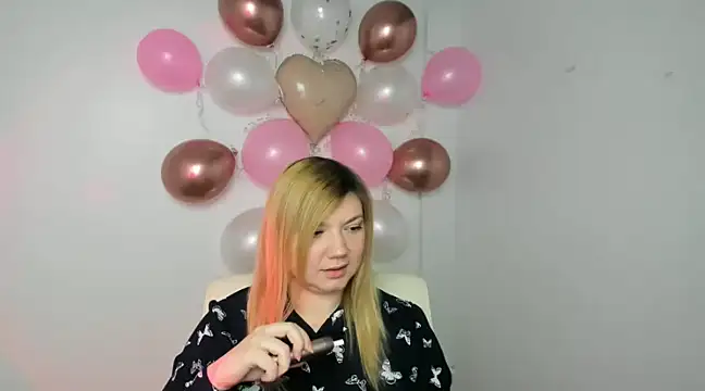 Snapshot of Lola_moree chatting on February 2025 12:37:02 PM Lola moree online show from February 2025 12:37:02 PM