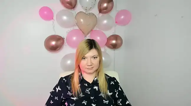 Snapshot of Lola_moree chatting on February 2025 03:40:01 PM Lola moree online show from February 2025 03:40:01 PM