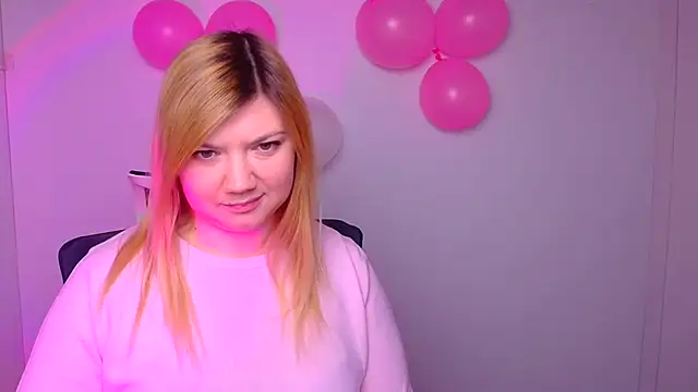 Snapshot of Lola_moree chatting on February 2025 12:44:02 PM Lola moree online show from February 2025 12:44:02 PM