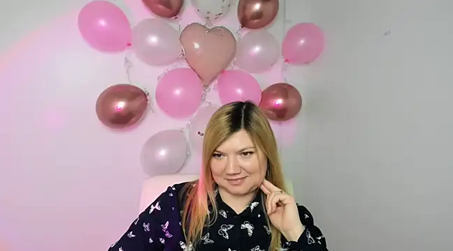 Snapshot of Lola_moree chatting on February 2025 03:49:01 PM Lola moree online show from February 2025 03:49:01 PM