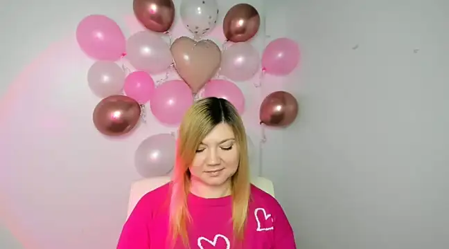 Snapshot of Lola_moree chatting on February 2025 12:25:02 PM Lola moree online show from February 2025 12:25:02 PM